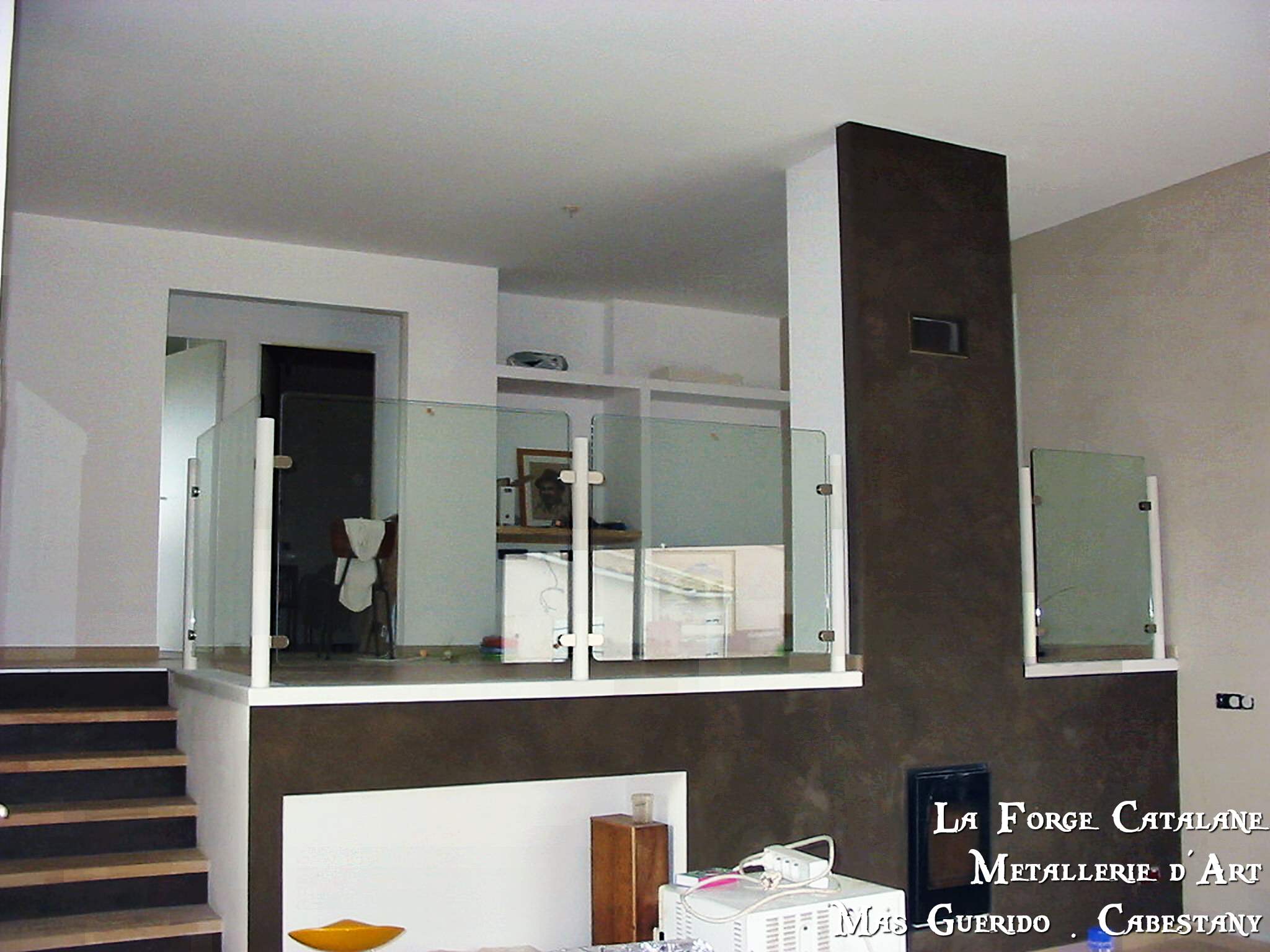 Garde corps verre poteaux rond forge catalane 3.jpg